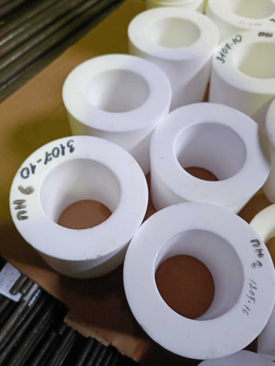 Куплю фторопласт ф4 изделия, порошок неликвиды по России